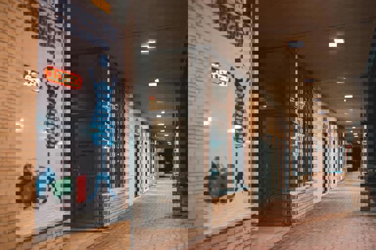 Small Retail Chains Grapple With Soaring Insurance Premiums Amid Vandalism Surge